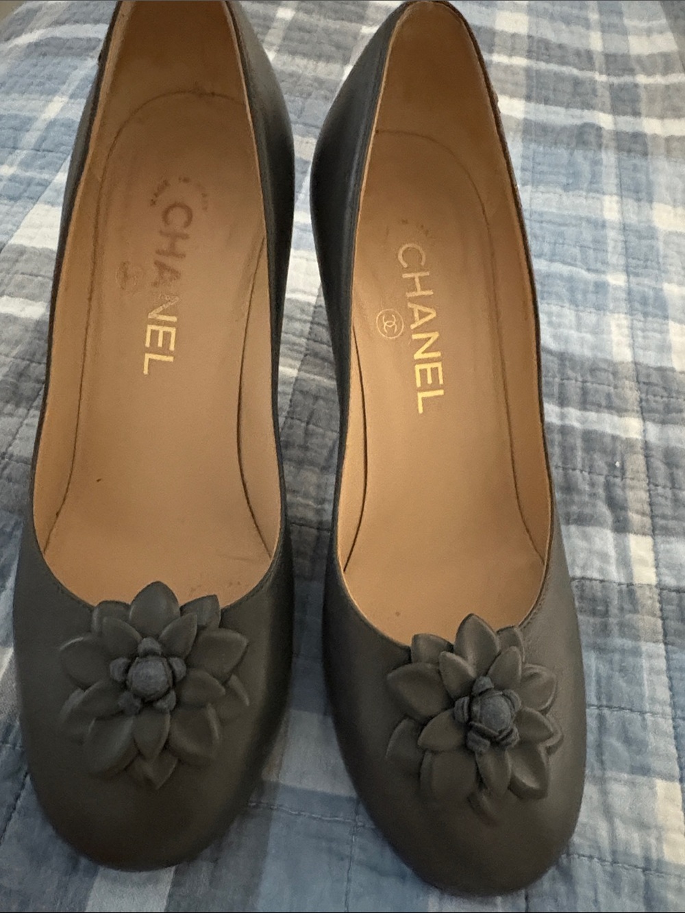 CHANEL Gray Leather Camellia-Embellished Pumps